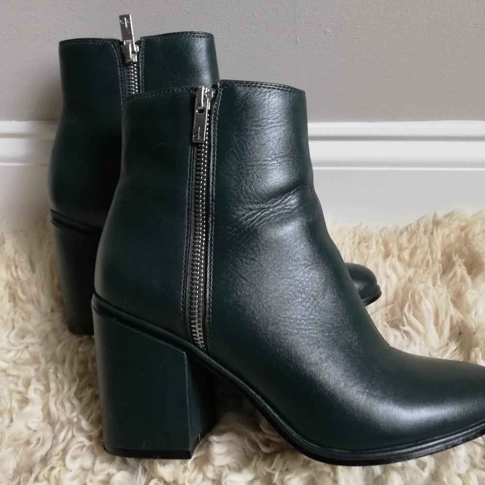 Green Booties by Calvin Klein, Sz. 8